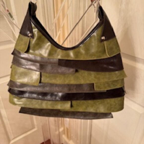 Beautiful handbag bought in Spain layers of colors of greens - Picture 2 of 4